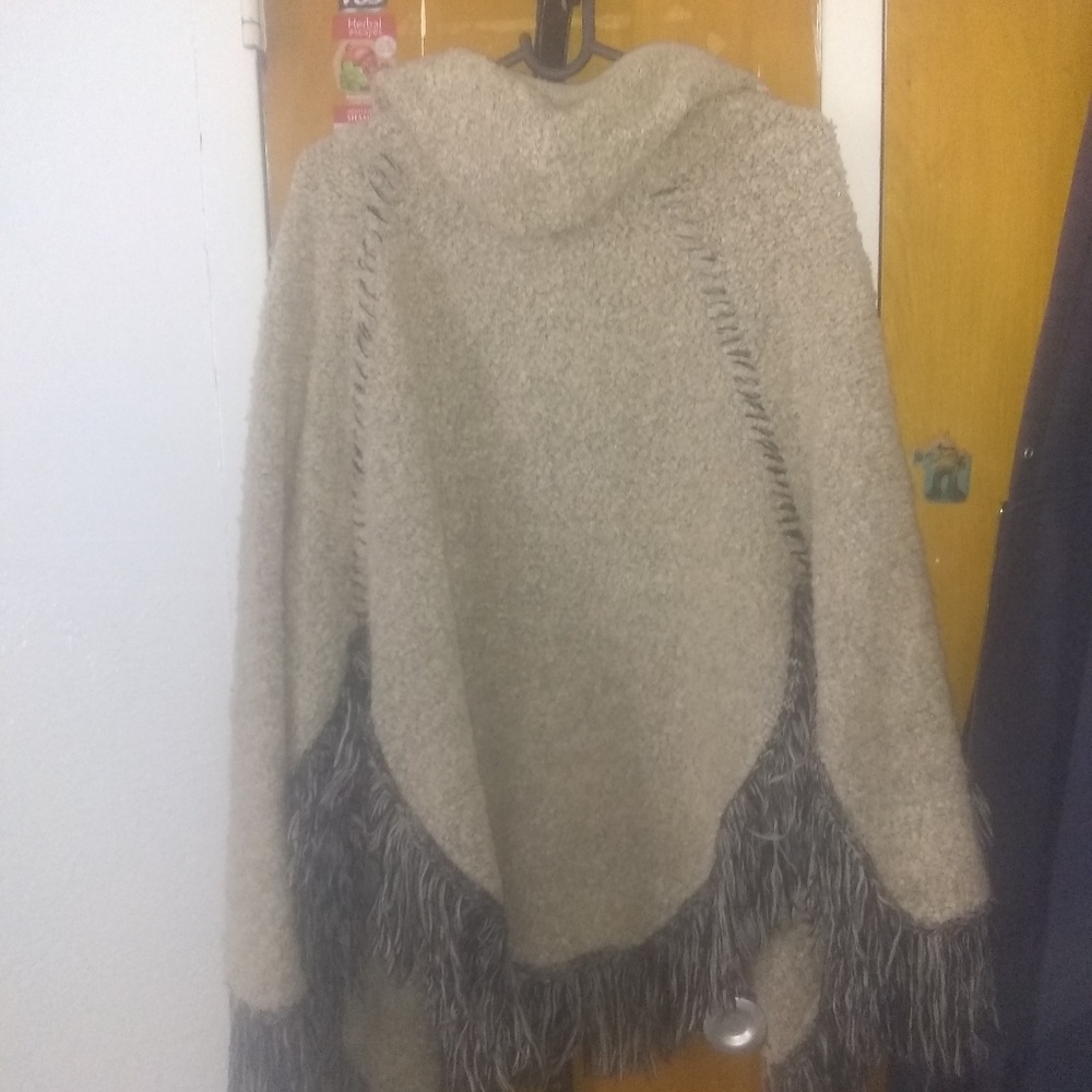 Poncho - Picture 2 of 3